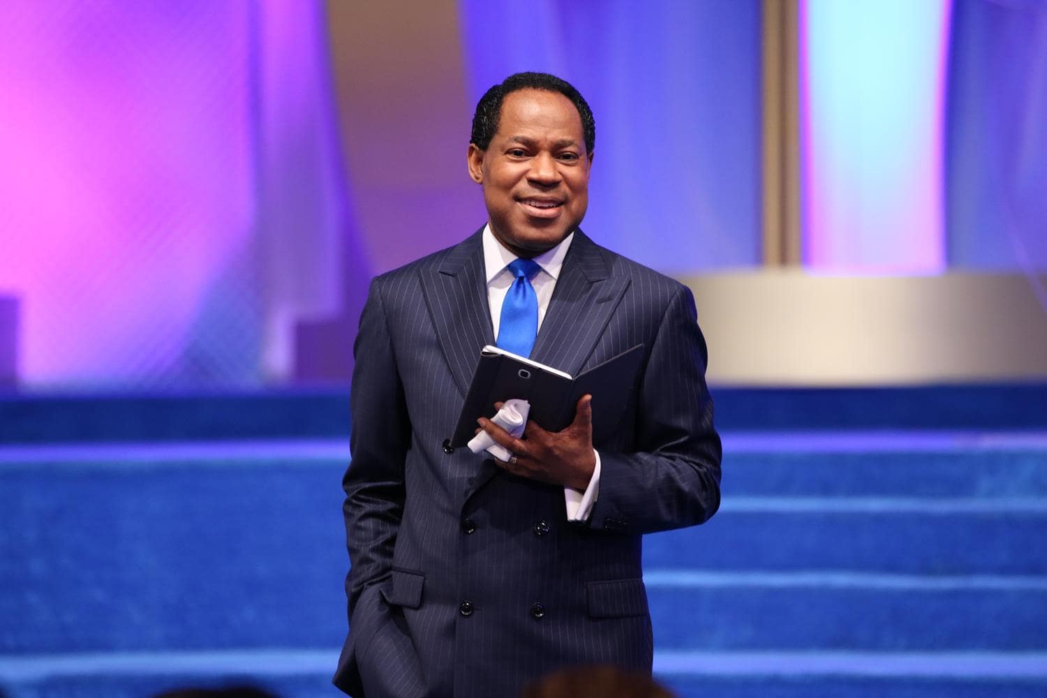 Pastor Chris Oyakhilome ministering